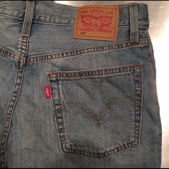 Levi shorts - Picture 3 of 3